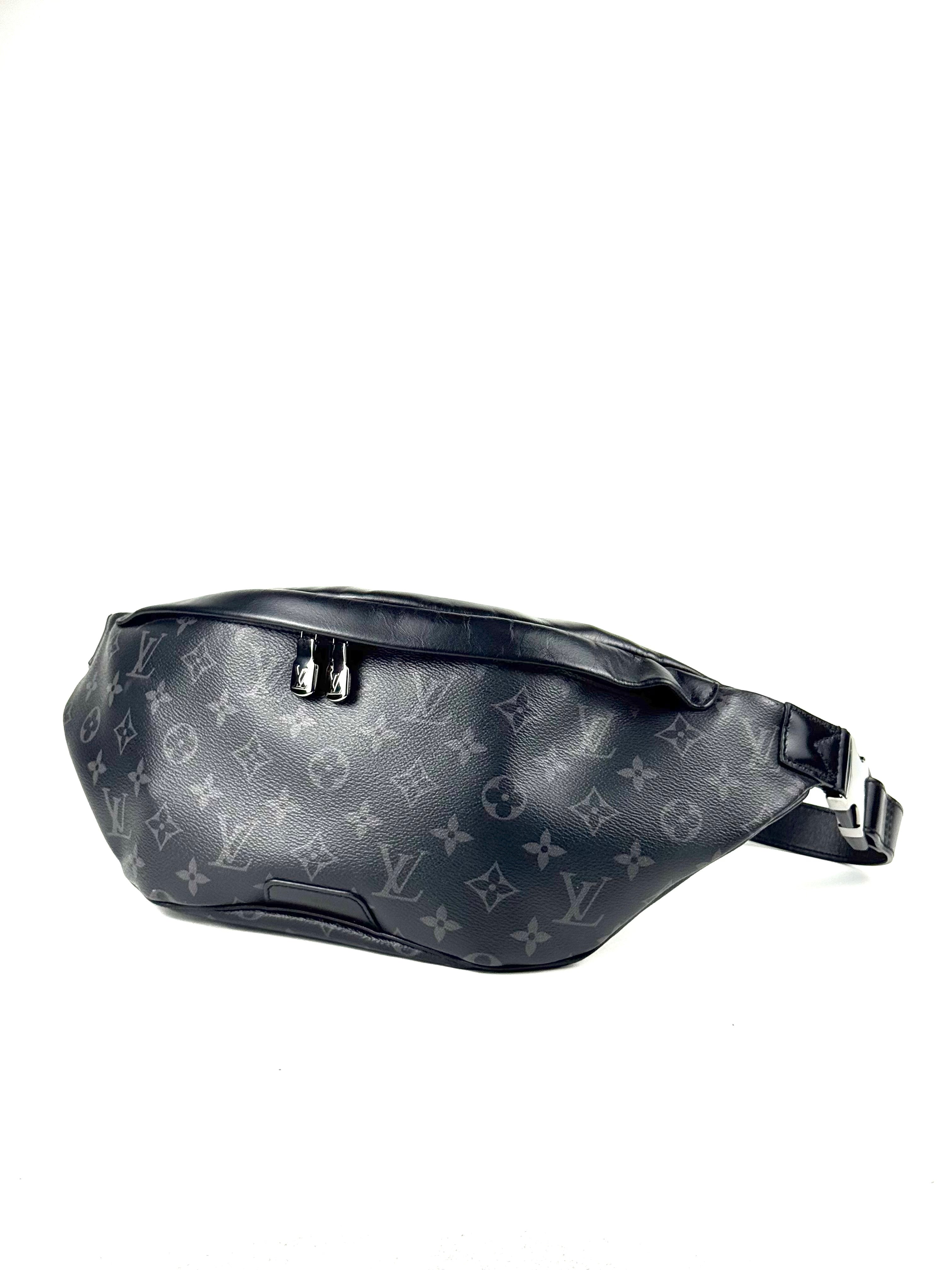 Louis Vuitton Eclipse Monogram Discovery Bumbag