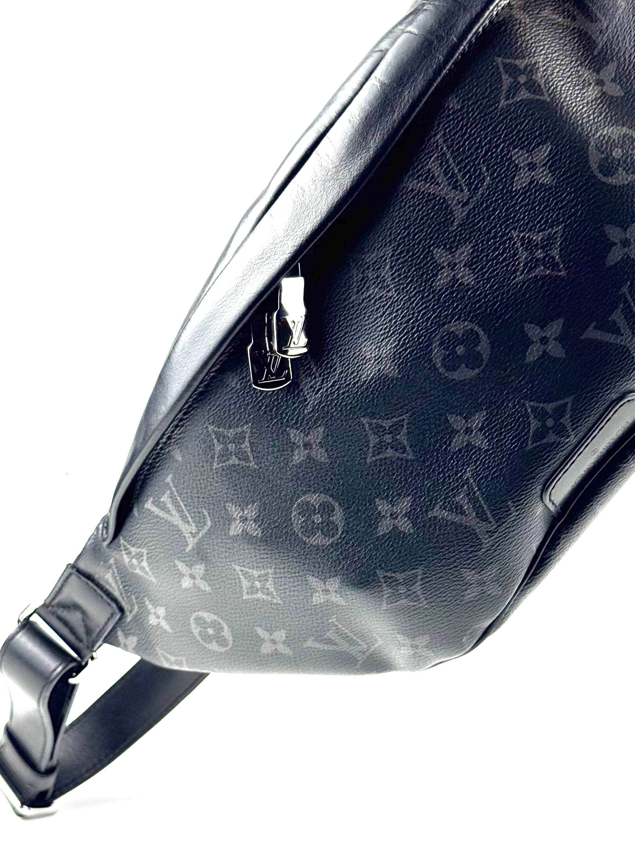 Louis Vuitton Eclipse Monogram Discovery Bumbag