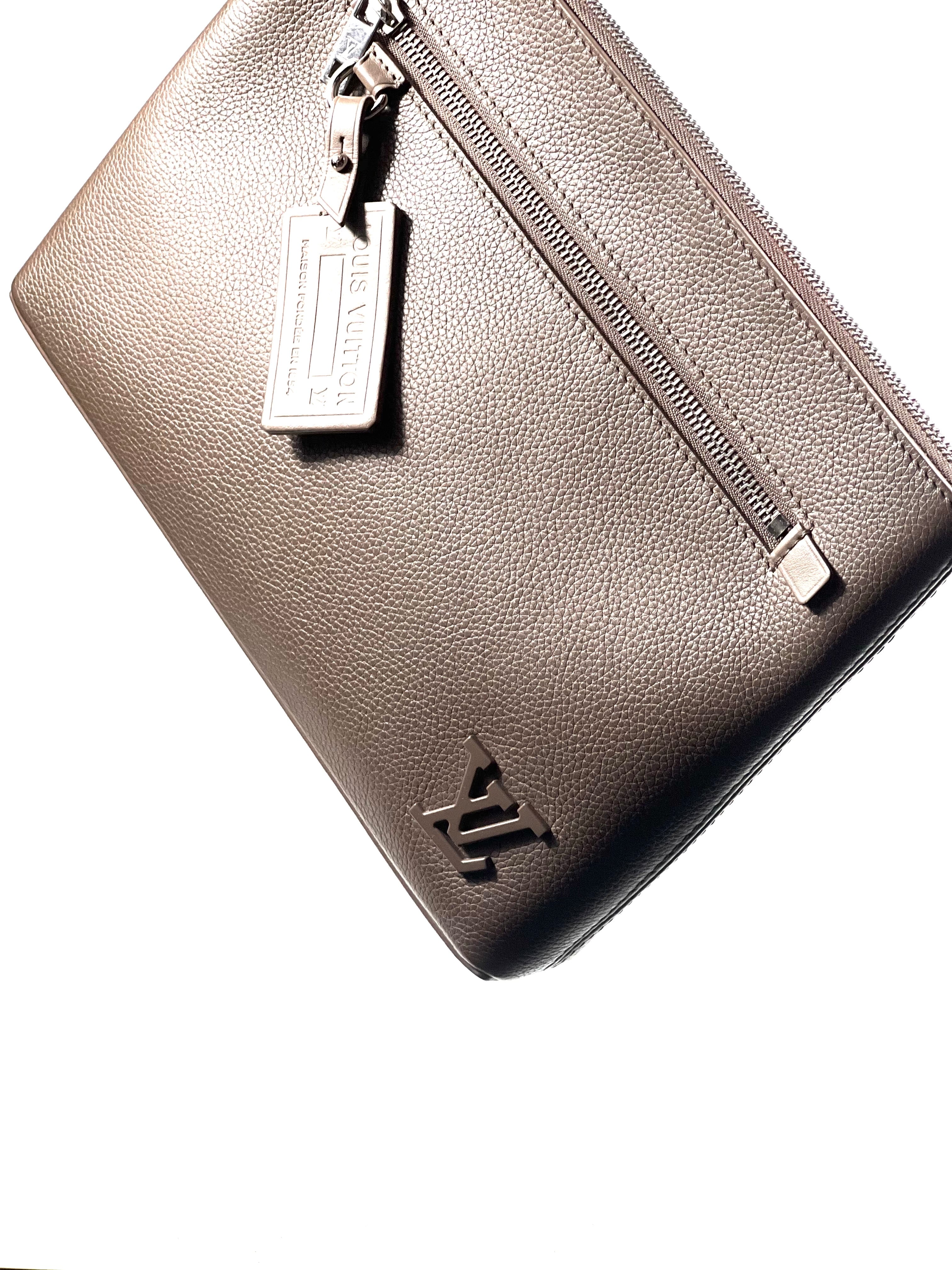 Louis Vuitton Aerogram Takeoff Brown Pochette Voyage